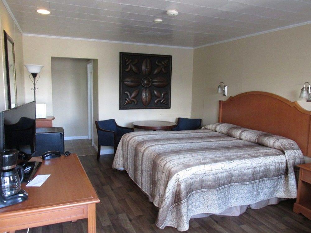 Berry'S Motel Труро Экстерьер фото
